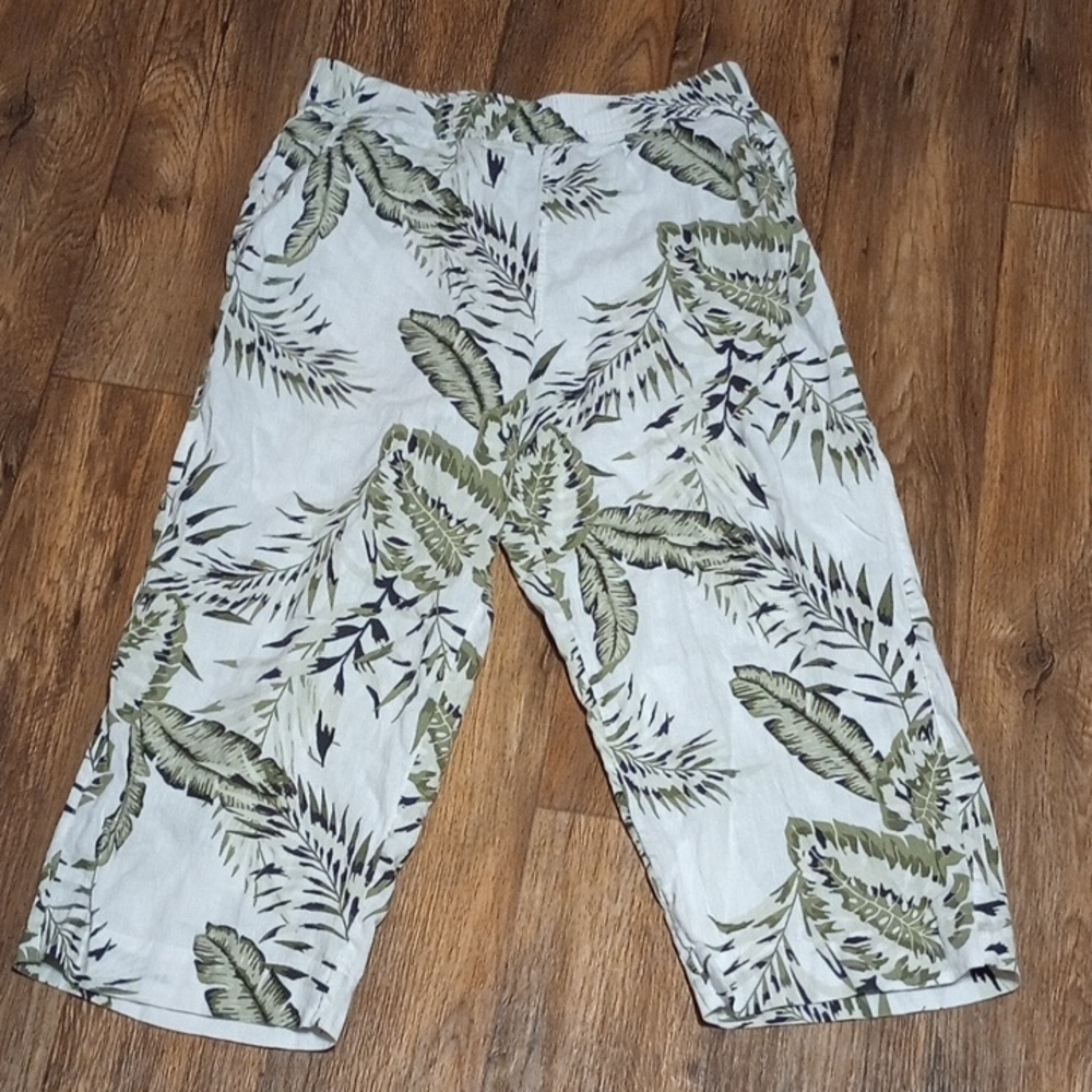 C&C California Green and White Leaf Print Capris